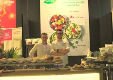 Van Ardo, Mark Monden en Martijn Schellingerhout achter het uitgebreide assortiment vriesverse groenten, kruiden en fruit.